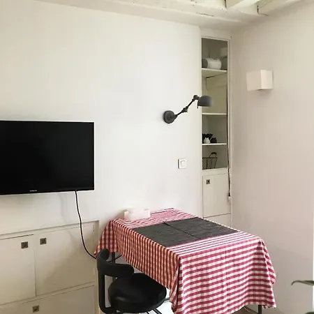 Studio Charmant Et Equipe En Plein Coeur De